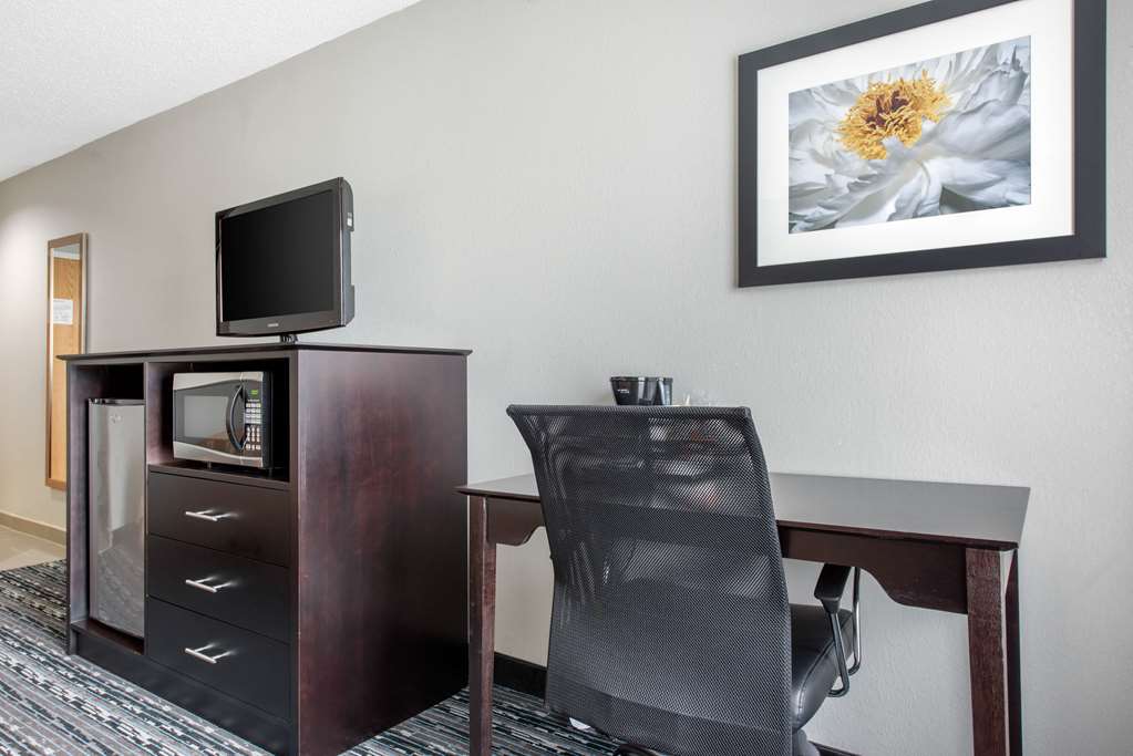 Quality Inn & Suites Brownsburg Indianapolis West - photo 9