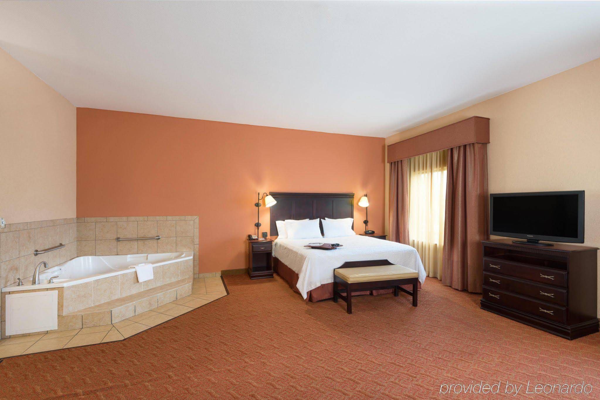 Durant Inn & Suites - photo 19