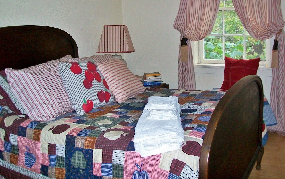 Elkhorn Inn & Theatre - photo 7