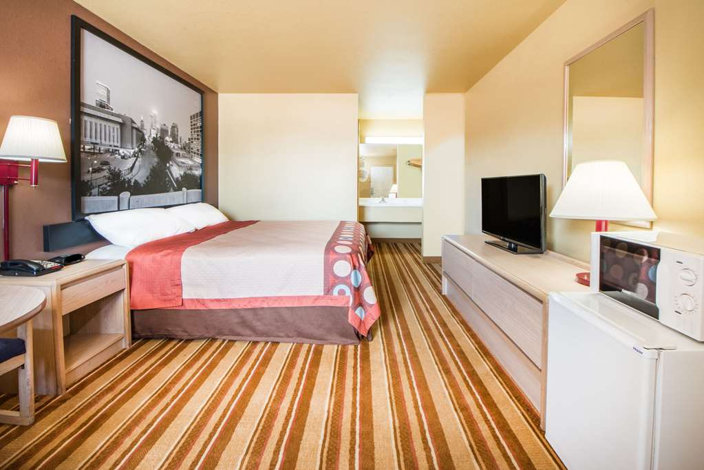 Super 8 by Wyndham Big Cabin Vinita Area - photo 15