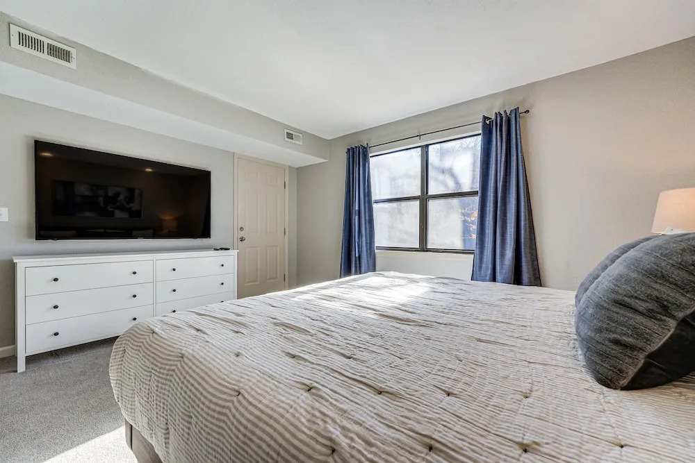 Lakefront Branson Penthouse w Resort Amenities - photo 3
