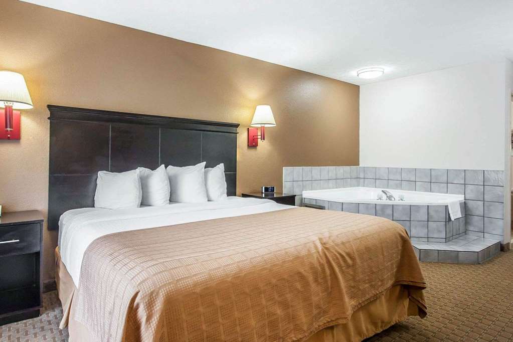 Quality Inn Savannah South - photo 19