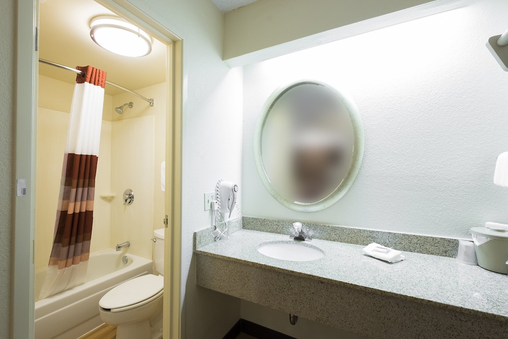 Red Roof Inn Boston Southborough Worcester - photo 26