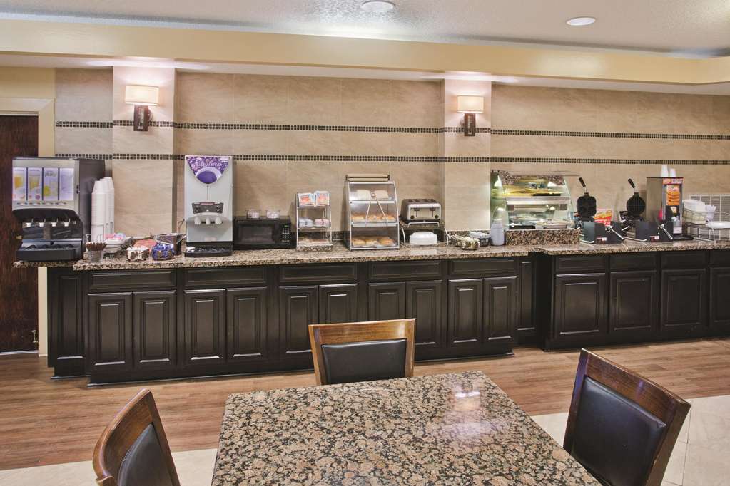 La Quinta Inn & Suites by Wyndham Hot Springs - photo 49