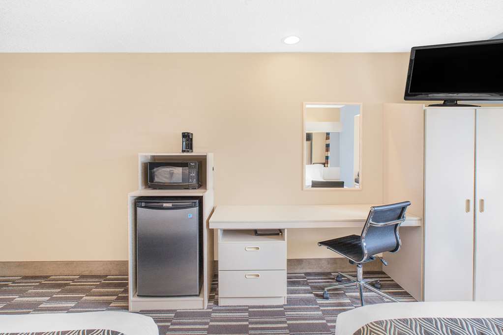 Microtel Inn & Suites By Wyndham Clear Lake - photo 9