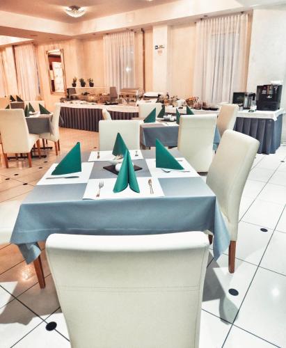 Max - carbon neutral hotel in Lubon