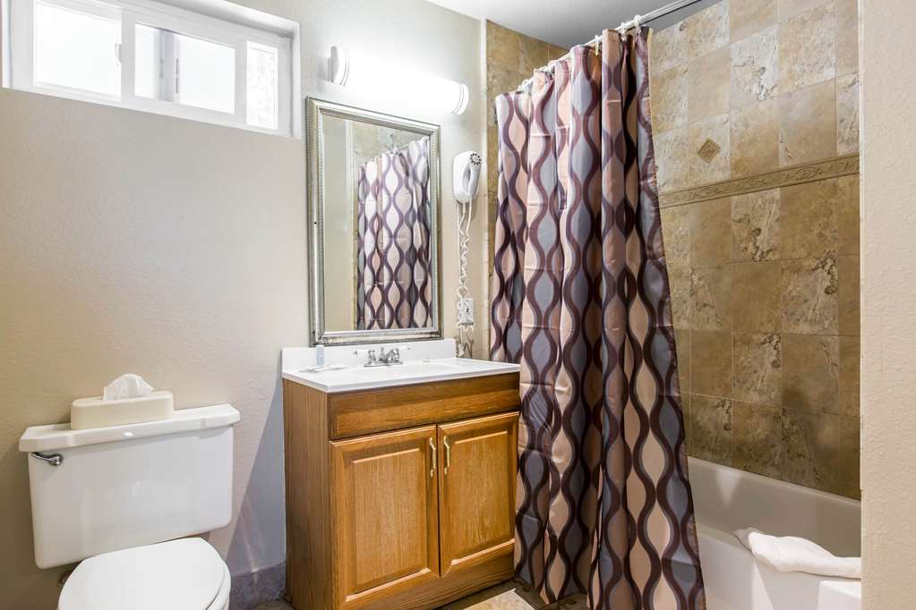 Rodeway Inn Escondido Downtown - photo 25