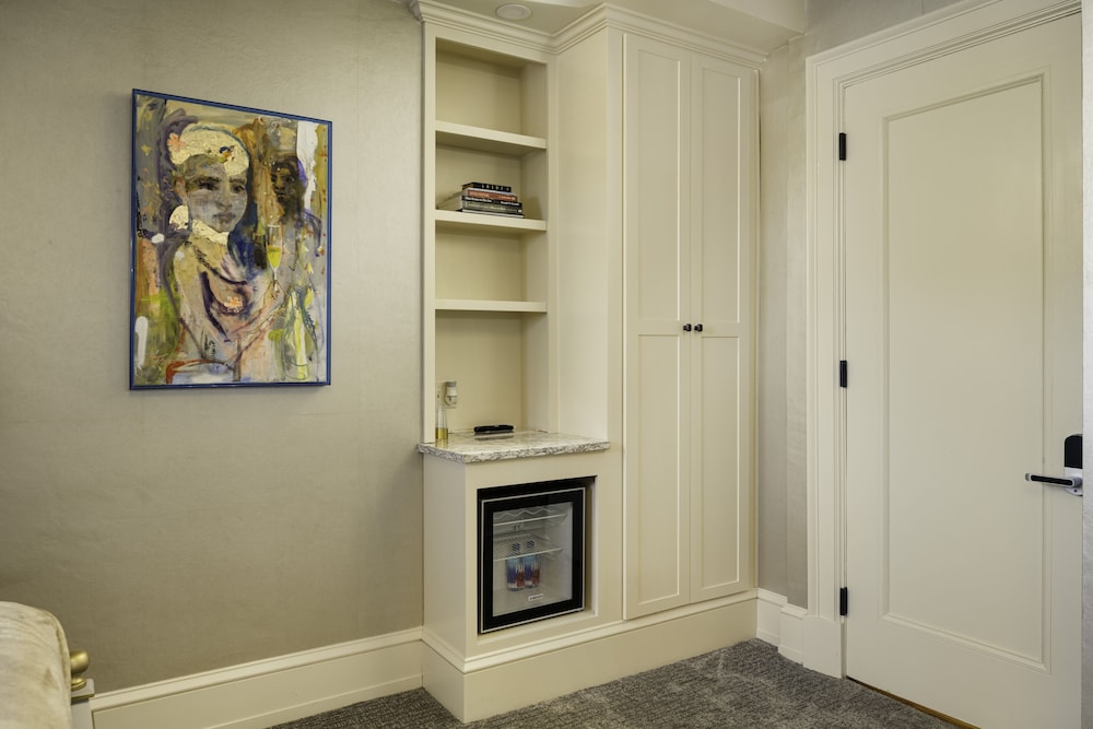 The Edward Hotel - photo 12