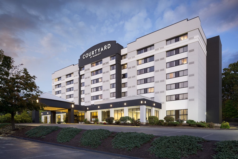 Courtyard By Marriott Shelton - carbon neutral hotel in Shelton
