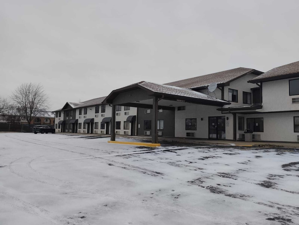 Super 8 by Wyndham Morris — hotel in Morris