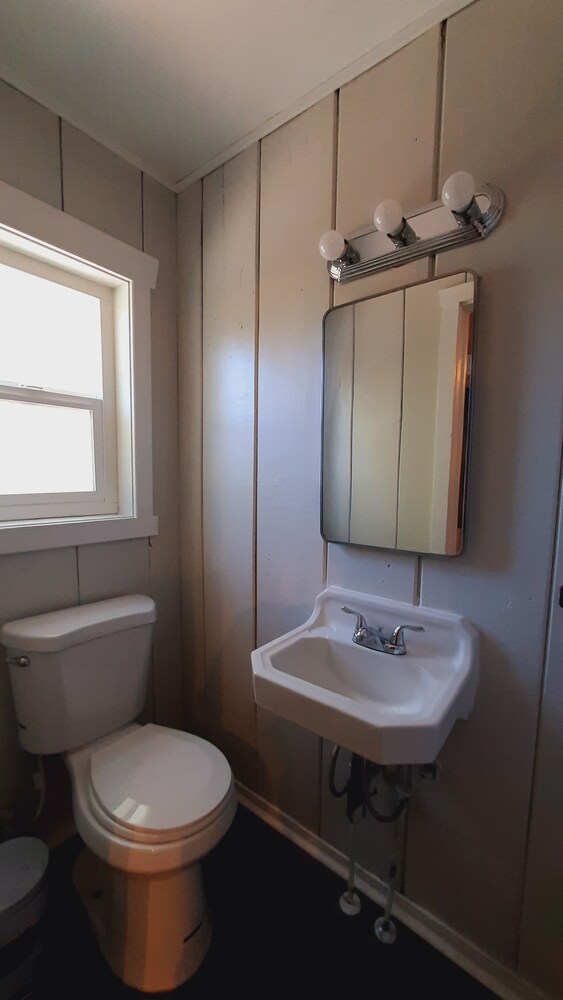 Sherwood Arms Motel - photo 35