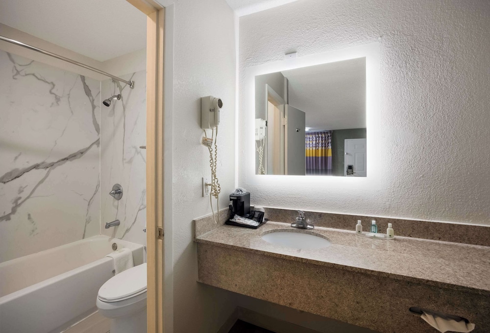 Quality Inn Tallahassee near University - photo 13