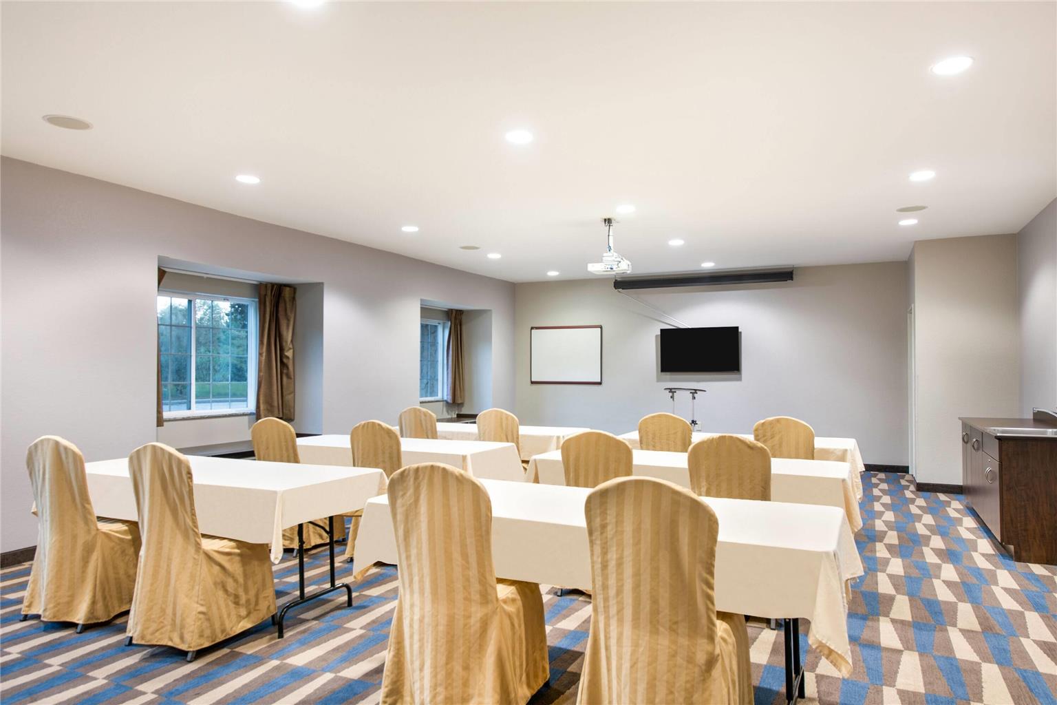 Microtel Inn & Suites by Wyndham Pearl River Slidell - photo 27