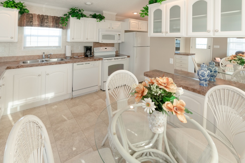 Buttonwood Bay RV Resort - photo 8