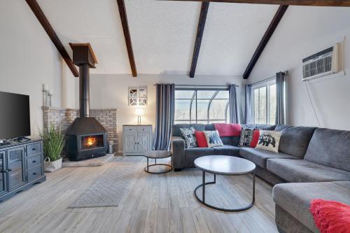 The Cozy Peak 5 Minutes to Ski in Tannersville, United States