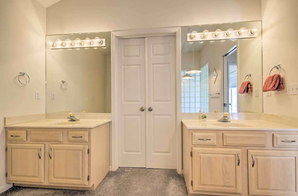 Waterfront Condo with Resort Perks in Lake Ozark - photo 8