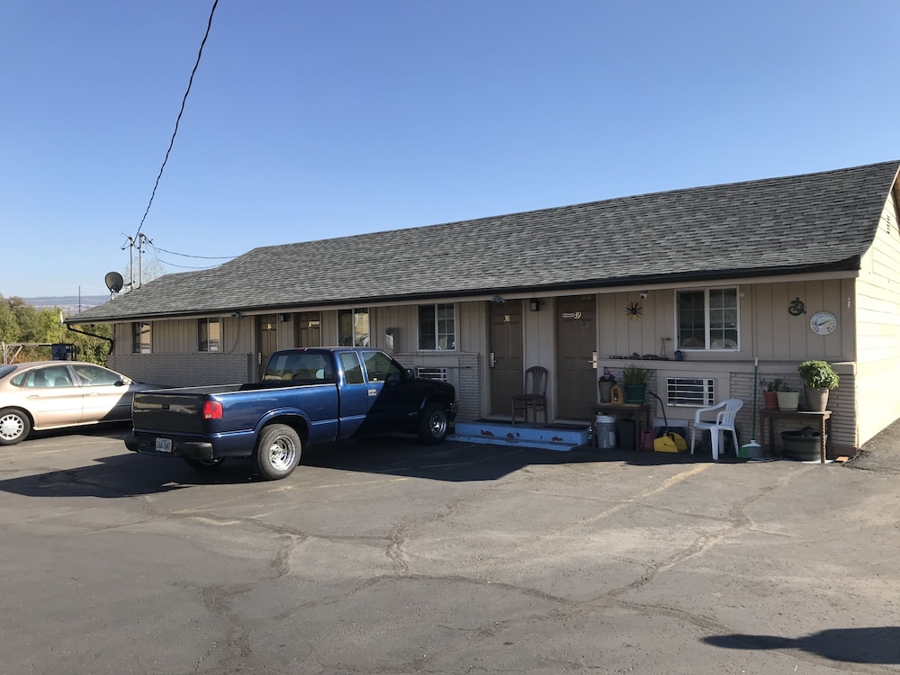 Relax Inn of Medford - photo 12