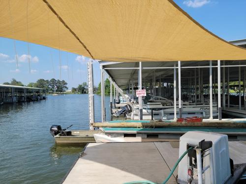 Bay Springs Country Inn & Marina - photo 14