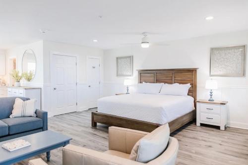 2008 King Suite 2nd Floor Serenity — 4-Star Luxury Hotel in Santa Cruz, United States