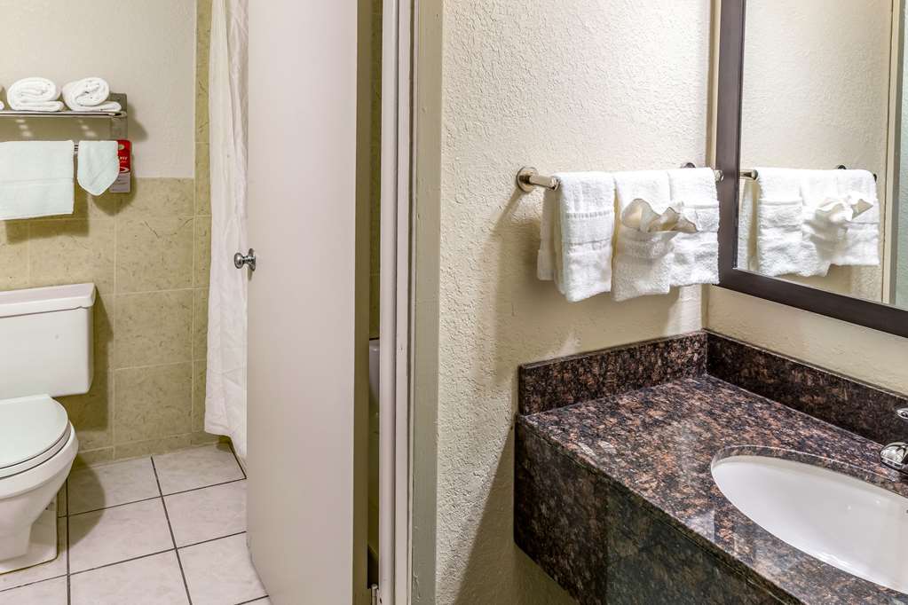 Econo Lodge Inn & Suites Newton - photo 12