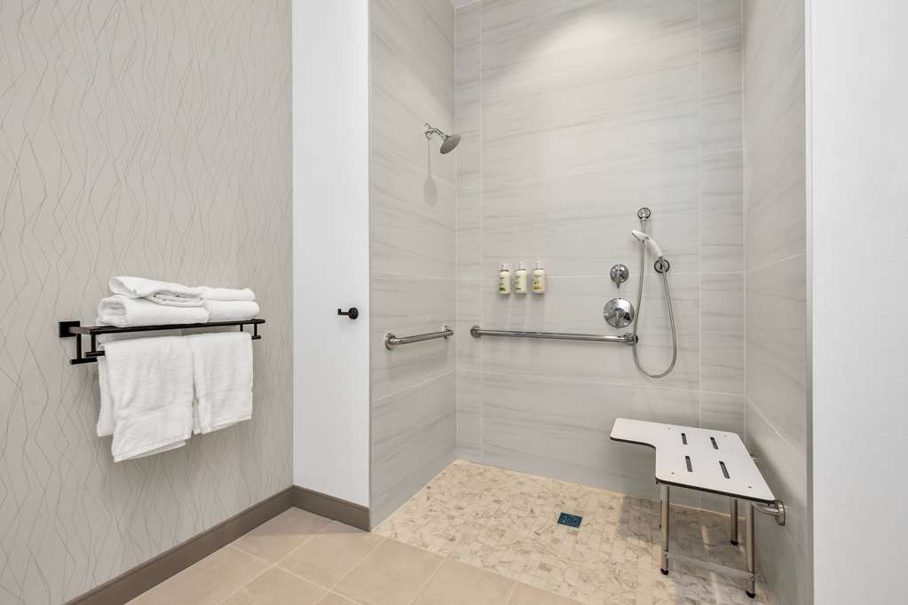 La Quinta Inn & Suites by Wyndham San Jose Airport Downtown - photo 69