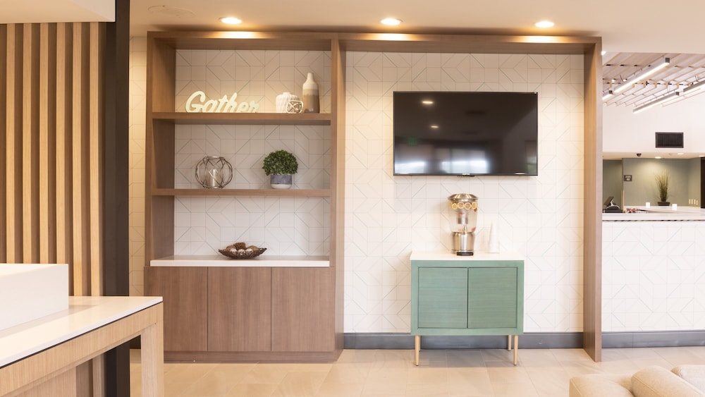 Holiday Inn Santa Ana Orange Co. Arpt by IHG - photo 3