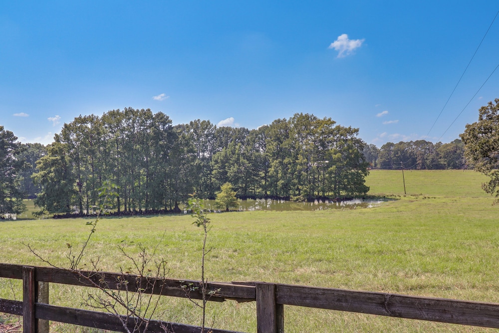 Rural Retreat: Cypress Lake By Roosevelt St Park — hotel in Morton