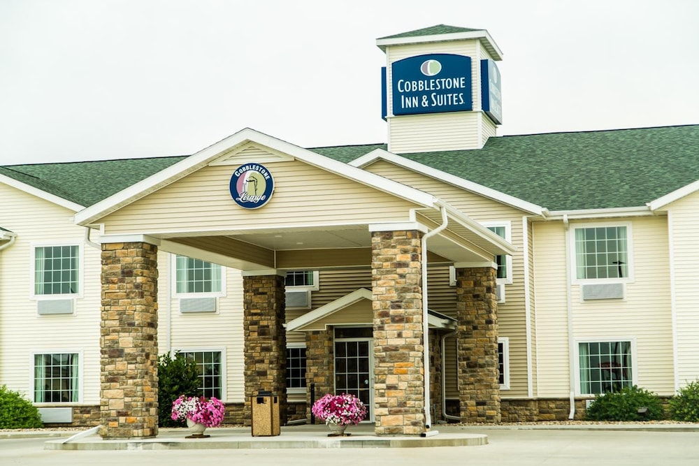Cobblestone Inn and Suites Winterset - photo 15