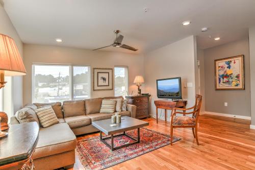 Luxe Townhouse with Garage and Terrace — 4-Star Luxury Hotel in Asheville, United States