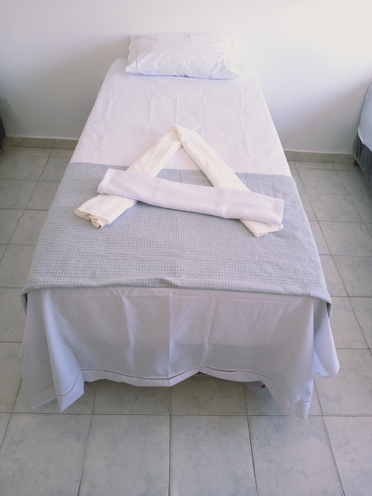 Angelus Hotel & Estacionamento — hotel near Bartolomeu Lisandro Airport