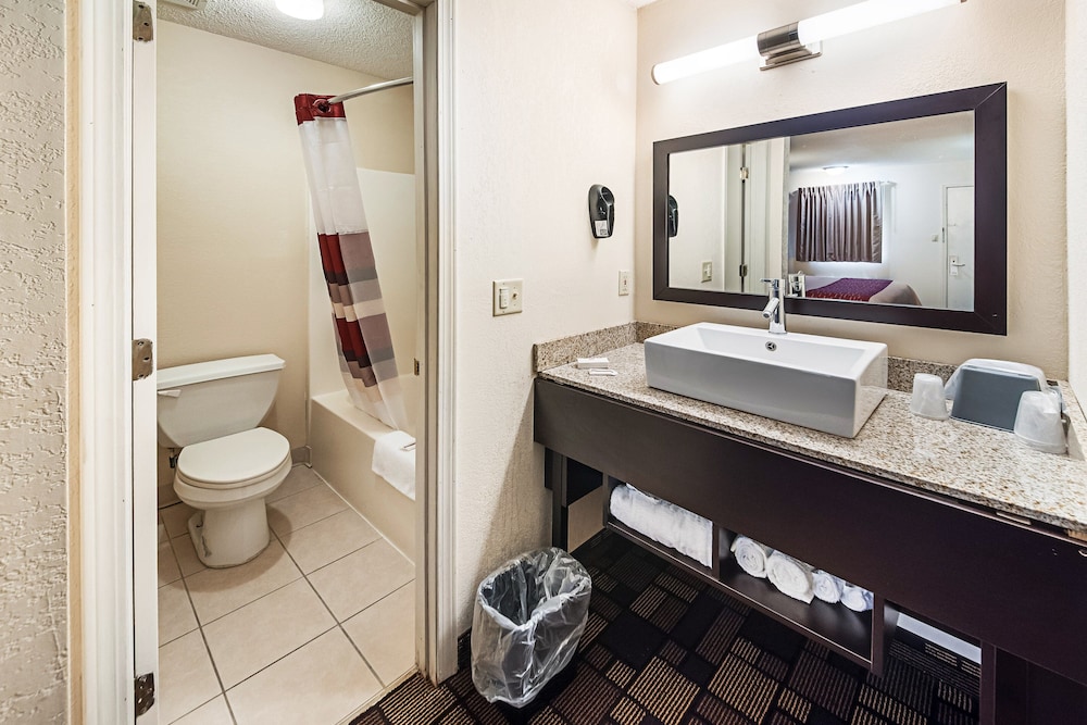 Red Roof Inn Anderson IN - photo 49