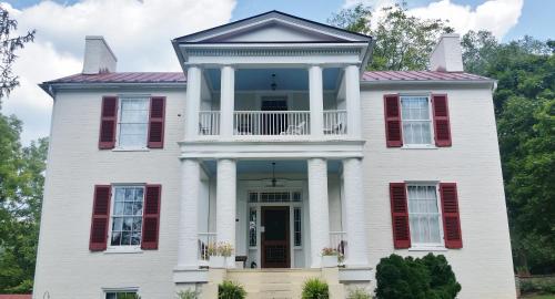 Mountain Home Bed & Breakfast — 4-Star Luxury Hotel in Front Royal, United States
