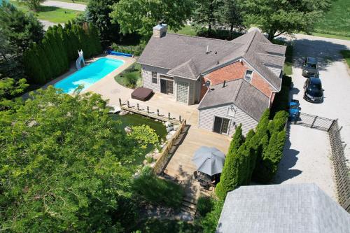 Charming School House with Large Pool — 4-Star Luxury Hotel in Huron, United States