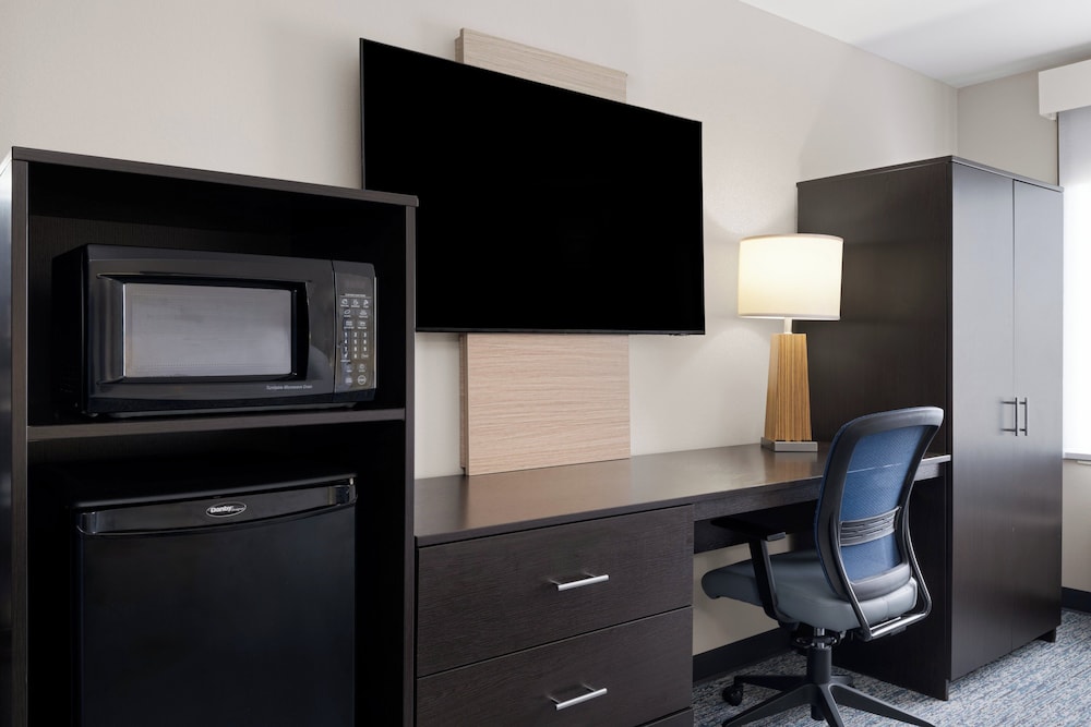 Garner Hotel Topeka West by IHG - photo 10