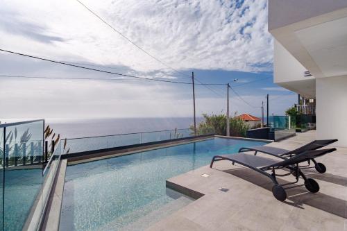 GuestReady Madeiran oasis with ocean view — 4-Star Luxury Hotel in Campanario, Portugal
