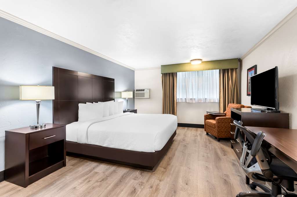 Best Western Plus Parkway Inn - photo 16