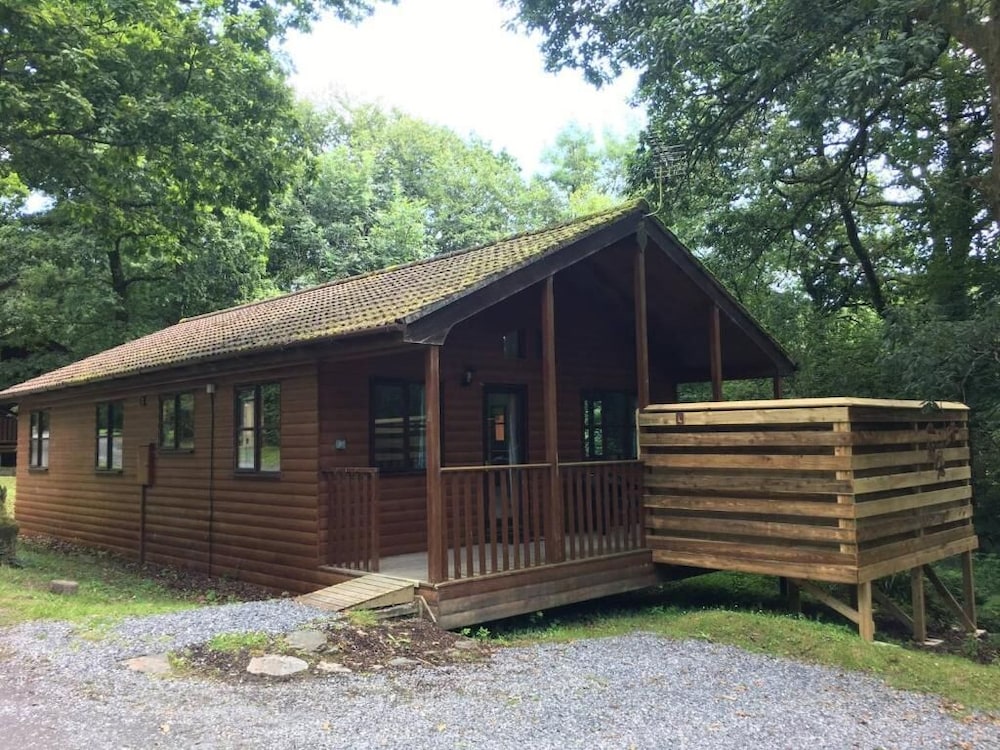 Goldcrest 4 Hot Tub in Carmarthen, United Kingdom