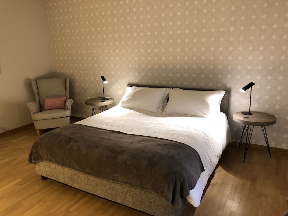 200 Rooms & Terrace