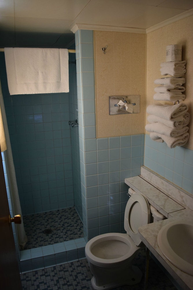 Mid City Motel - photo 9