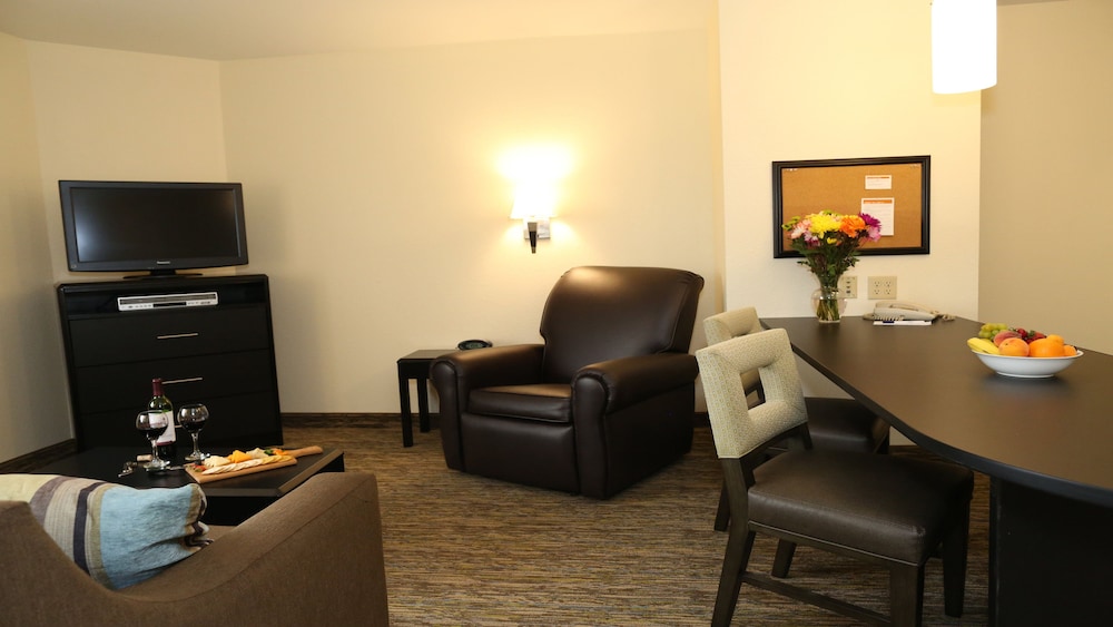 Candlewood Suites East Lansing an IHG Hotel - photo 4
