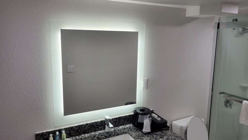 Quality Inn Forsyth near GA Public Safety Training Center - photo 17