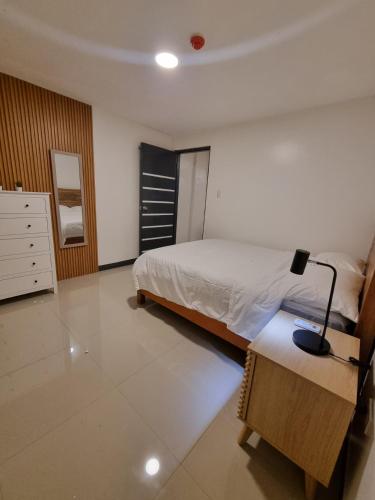 Flat 35 Unit 2A — 4-Star Luxury Hotel in Manila, Philippines