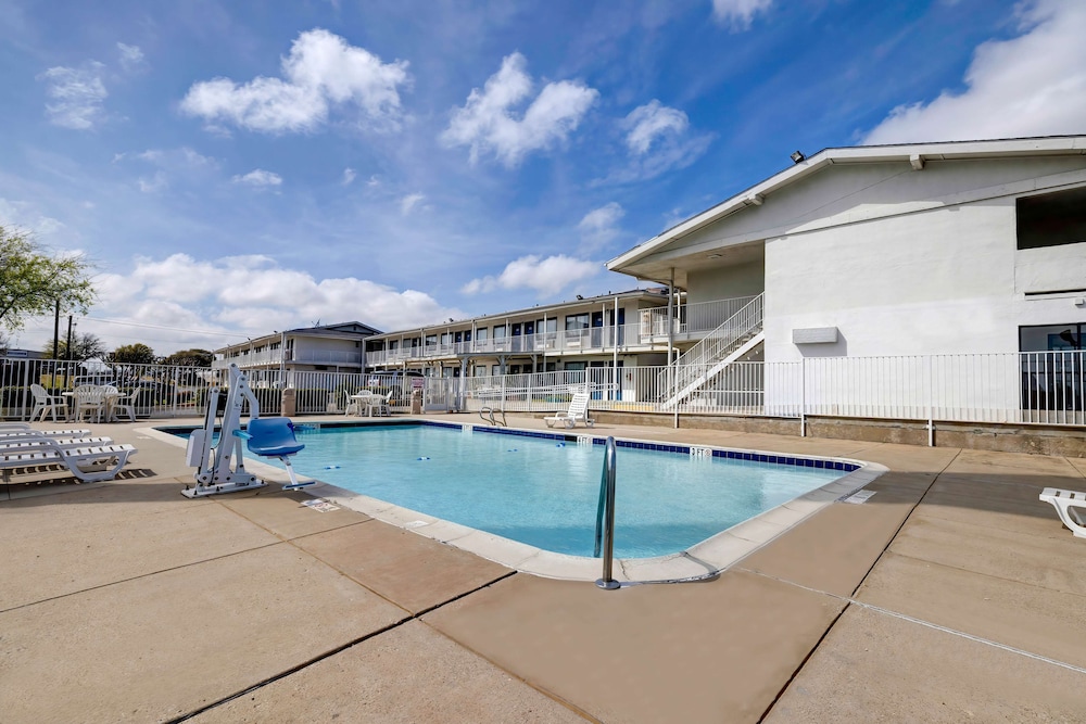 Motel 6 Denton Tx Unt - photo 42