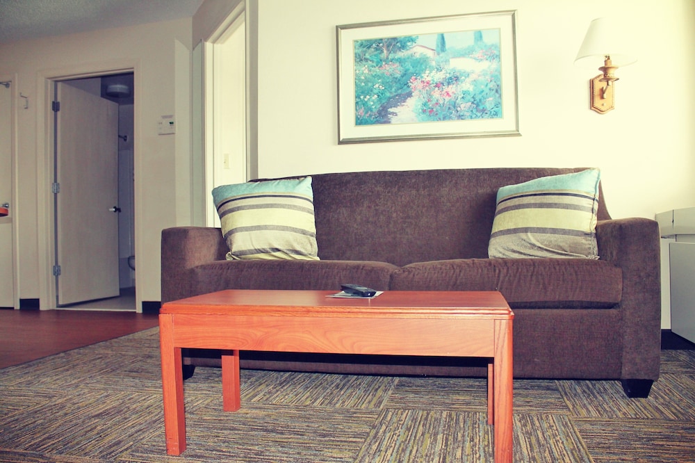 Candlewood Suites Syracuse Airport - photo 12