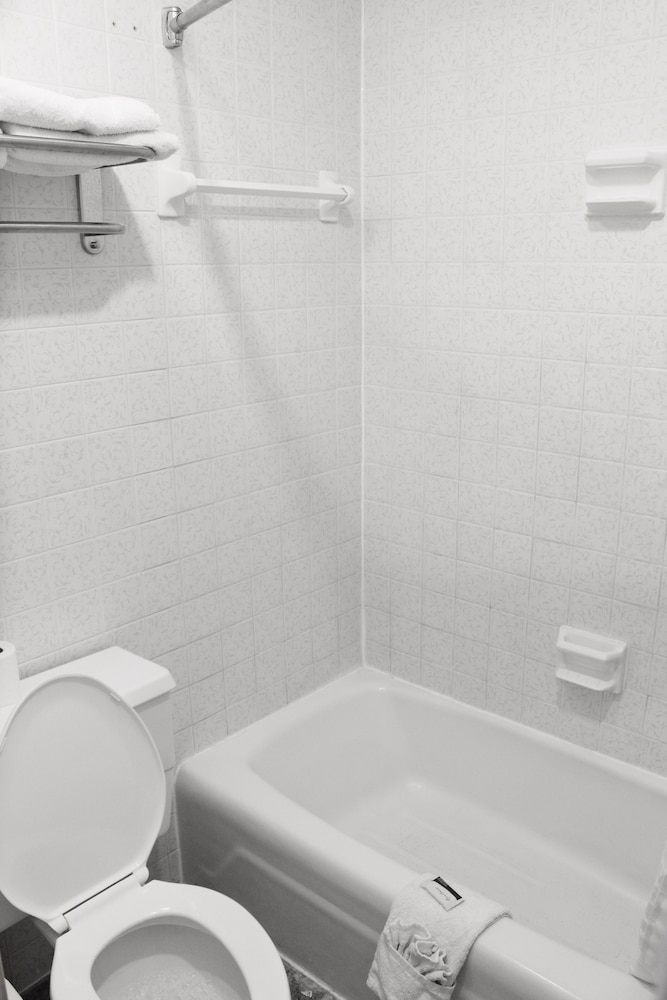 Huntington Inn - photo 16