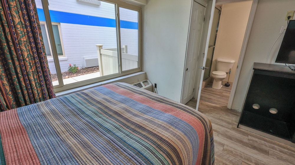 Driftwood Beach Motel - photo 64