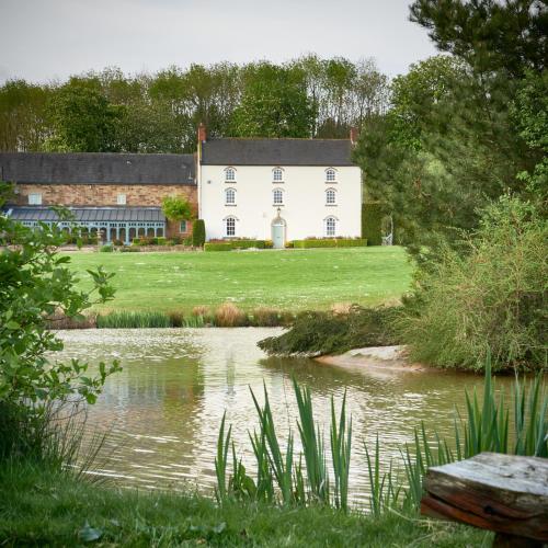 Heron House at Millfields Farm Cottages — 4-Star Luxury Hotel in Ashbourne, United Kingdom