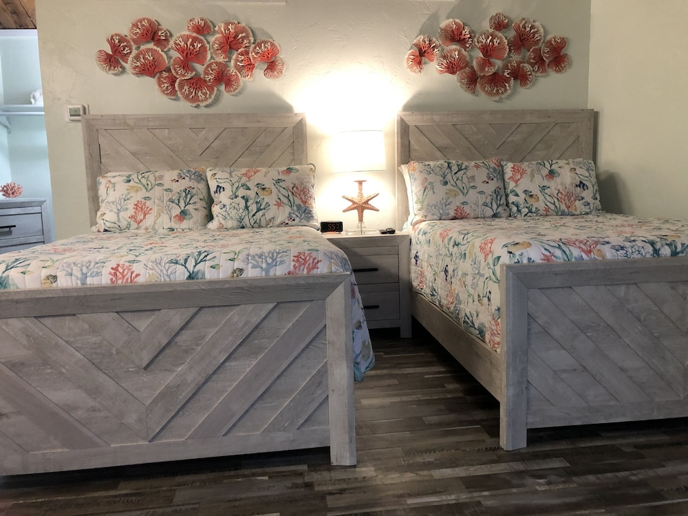 Kon Tiki Inn - photo 16