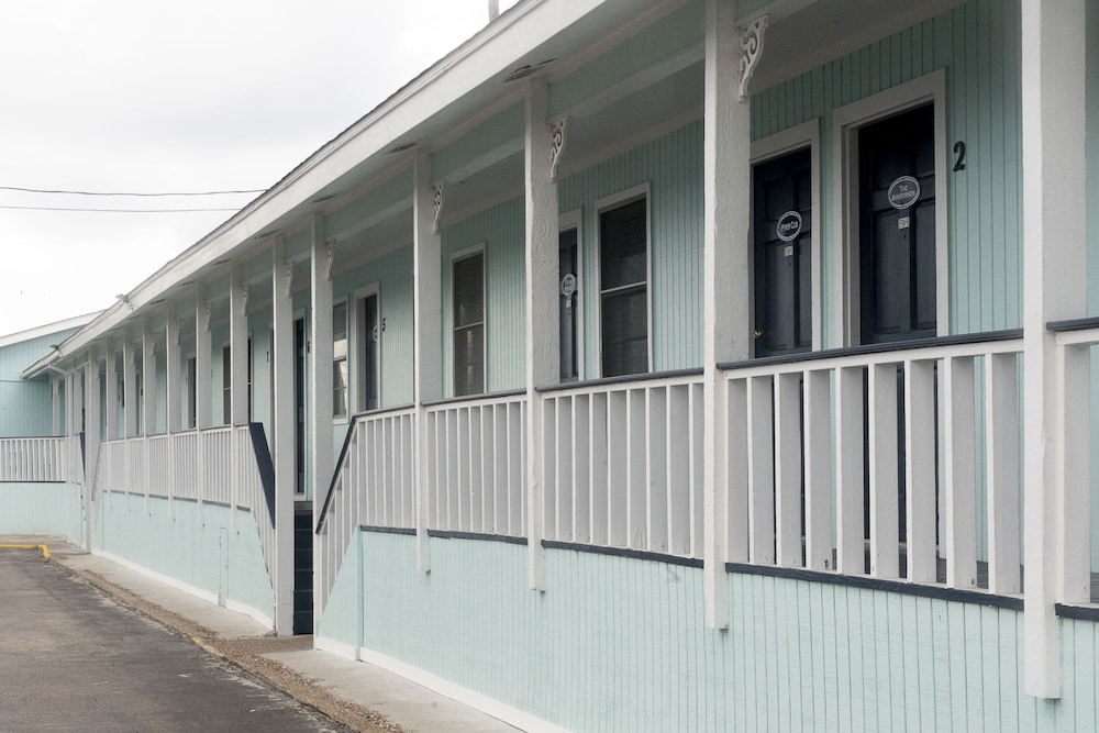 Amelia's Landing Hotel - photo 48