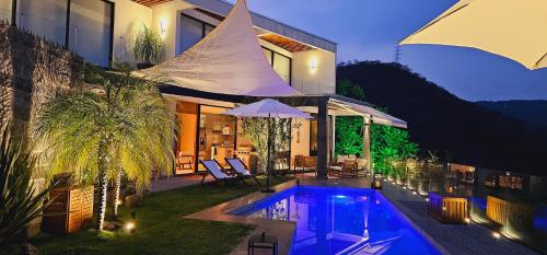 El Balcón del Viento II Espectaculares vistas al Borde del Cerro in Valle De Bravo, Mexico